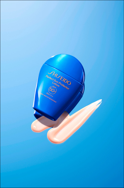 資生堂 新豔陽夏水離子熱防禦隔離露N SPF 50+、PA++++50ml／1,800元，獨家「水離子防禦膜技術™」遇熱、遇水、流汗時防護膜更穩定，強效抵禦UV與微塵傷害，添加次牛磺酸對抗藍光氧化，結合「抗光保養科技™」與多重保濕舒緩成分，全面提升肌膚防禦力。