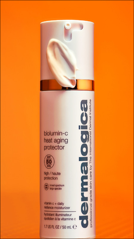 德卡 瞬效C熱防禦隔離霜SPF50，50ml／3,400元，特別針對熱老化進行升級，關鍵成分包括幫助對抗熱老化的酸漿果，有助抗紫外線同時修護的超穩定複合維他命Ｃ，以及可提亮膚色的毛蕊花，不僅能有效防曬，同時修護亮澤肌膚。