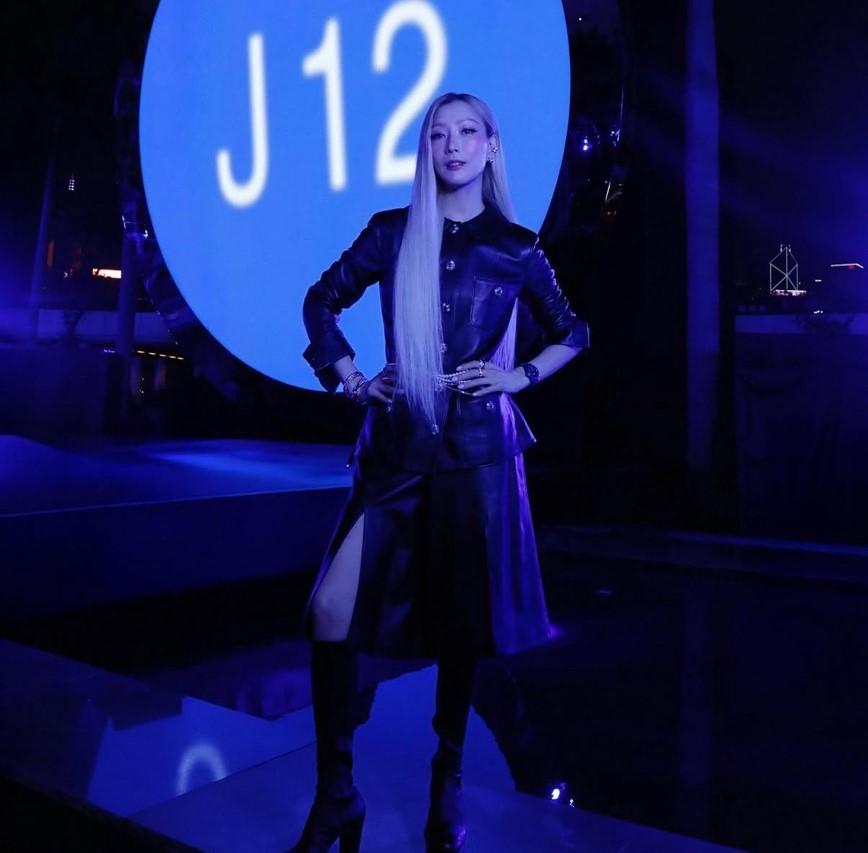 鄭秀文一身黑色俐落造型現身CHANEL J12全新系列上市活動。（翻攝自instagram）