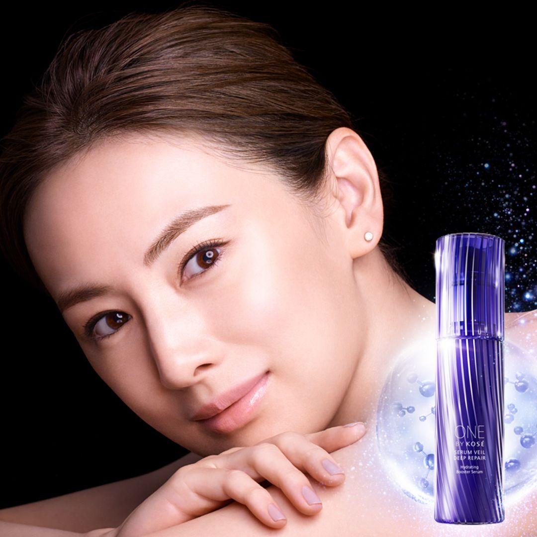 ONE BY KOSE米微導深層修護精萃是自日本銷售No.1的保濕美容液，也是美川景子每天必用的產品。