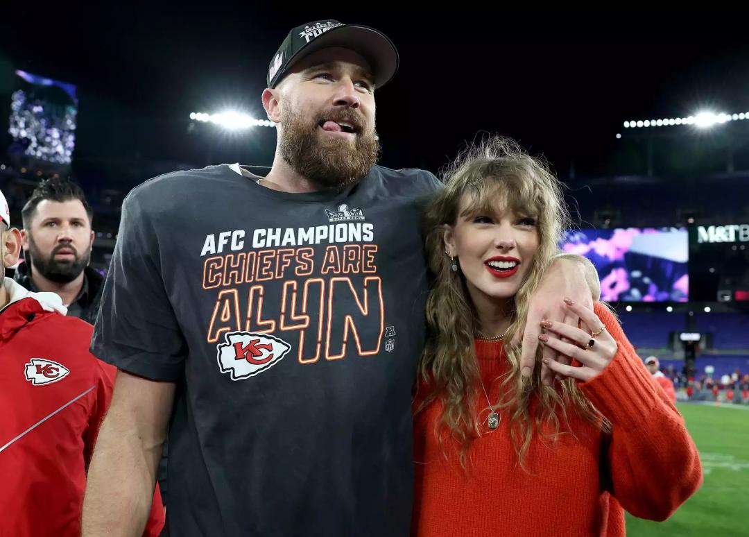 泰勒絲與NFL球星男友特拉維斯凱爾斯交往近兩年。
