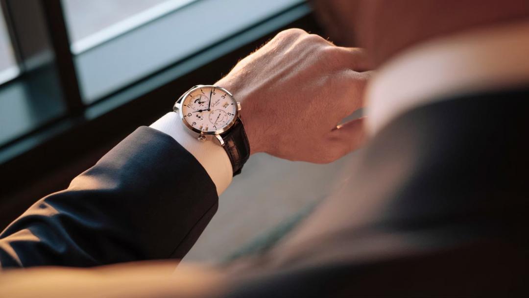 Glashütte Original Senator Cosmopolite議員世界時腕錶為旅人量身打造。