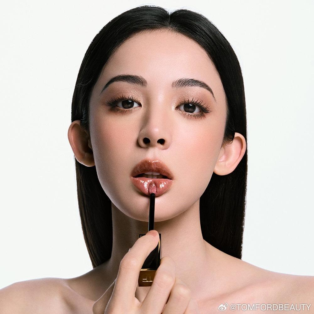 TOM FORD設計師奢華水唇萃，網友激推擁有高級光感。（翻攝自weibo）