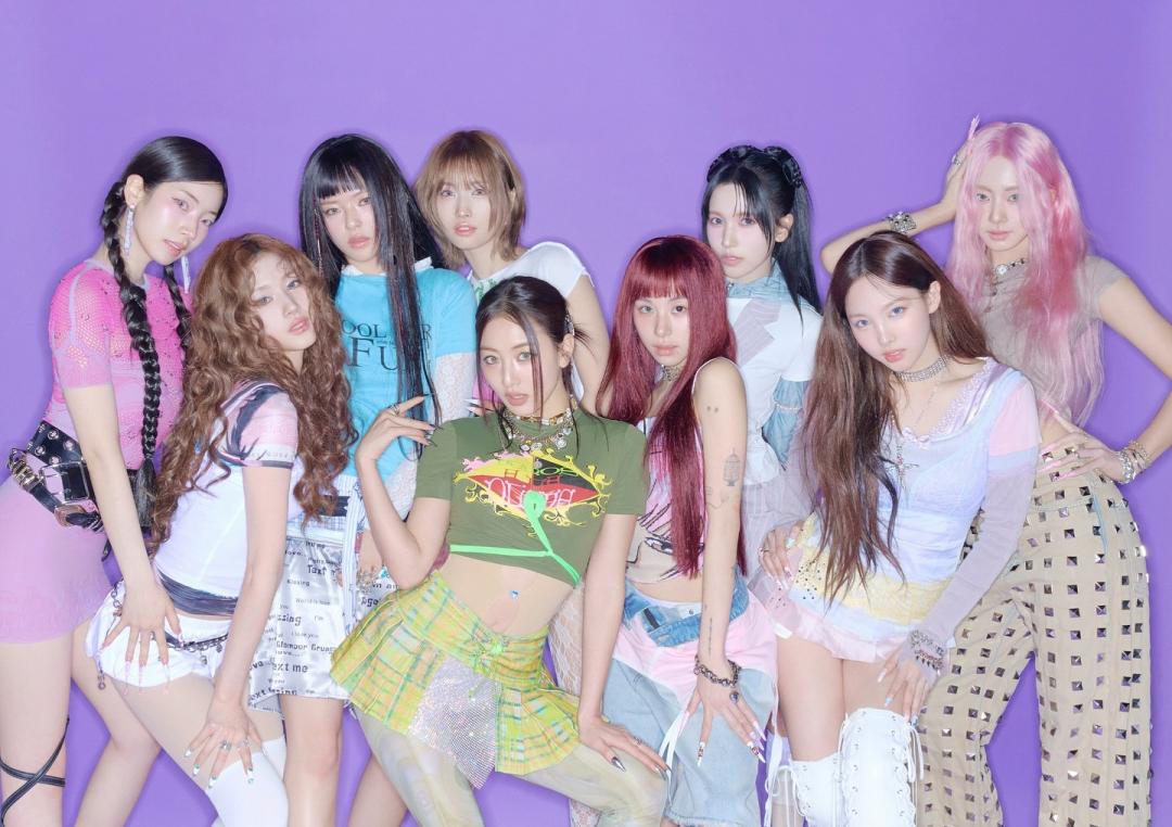 TWICE第四張專輯《THIS IS FOR》，即於7月11日發行首波新造型釋出子瑜一頭粉紅色頭髮超搶眼。