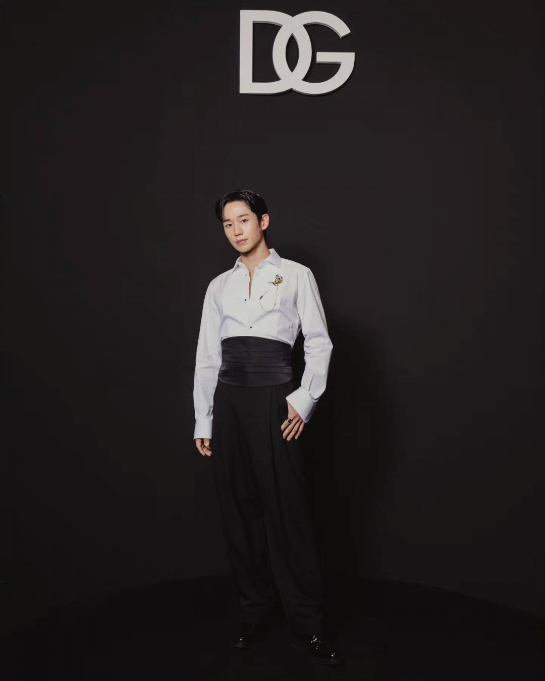 丁海寅以義大利精品Dolce＆Gabbana品牌大使出席米蘭大秀。