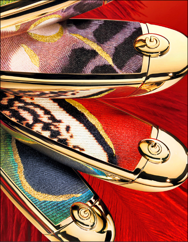 嬌蘭ROUGE G紅寶之吻高訂唇膏彩殼，#SONGBIRD（圖上至下）、#PHOENIX、 #PEACOCK ，各1,350元。