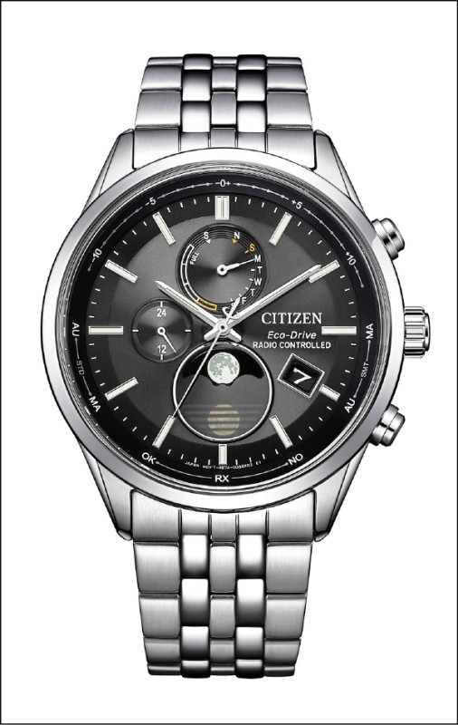 CITIZEN BY1030-50E錶款，6點鐘設有月相盤，23,800元。
