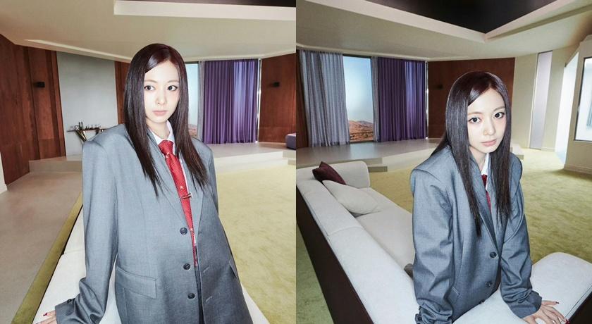 子瑜再度展現「制服美少女」的青春萌感。