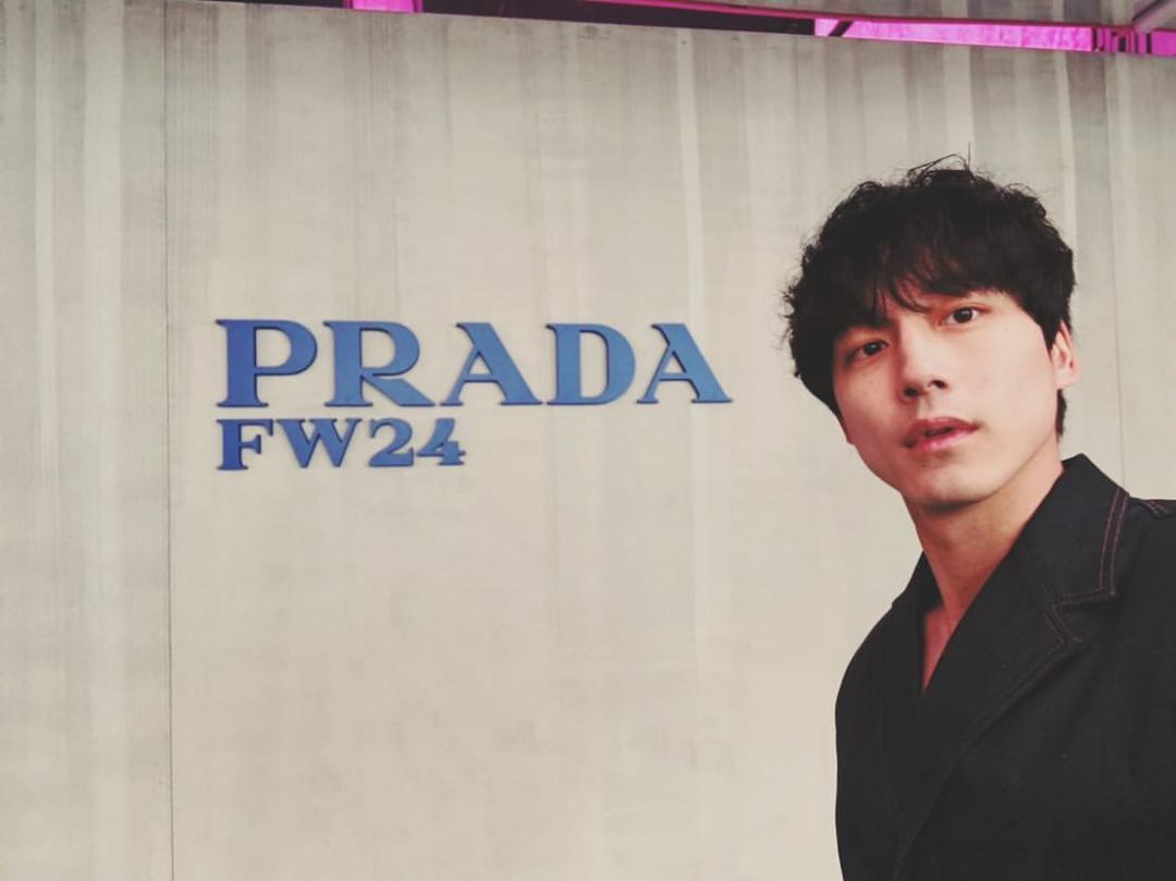 坂口健太郎身為PRADA寵兒，每季準時現身秀場。