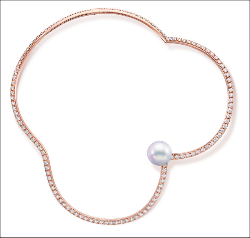 chants luxe diamonds 18K櫻花金鑽石和馬貝珍珠項鍊，每個角度都是細節，12,500,000元。