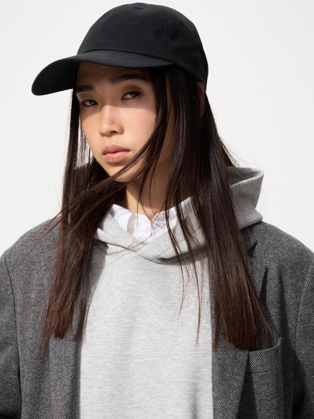 男女適用防曬斜紋帽，590元。