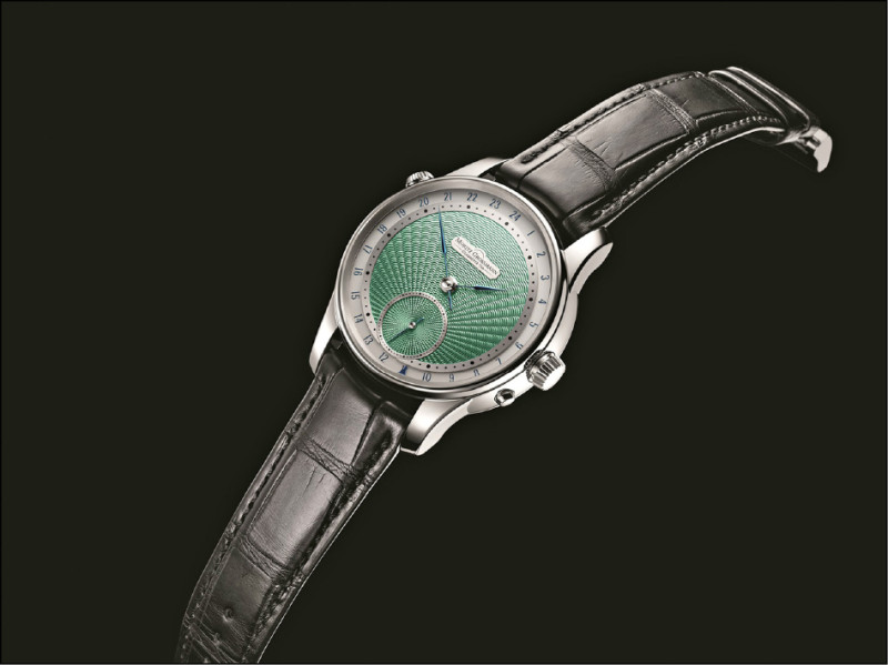 Moritz Grossmann全新GMT Guilloche腕錶，錶盤裝飾手工紐索飾紋，展現細膩的放射光感質地。霧面綠色款41毫米精鋼錶殼，全球限量8只，每只2,100,000元。