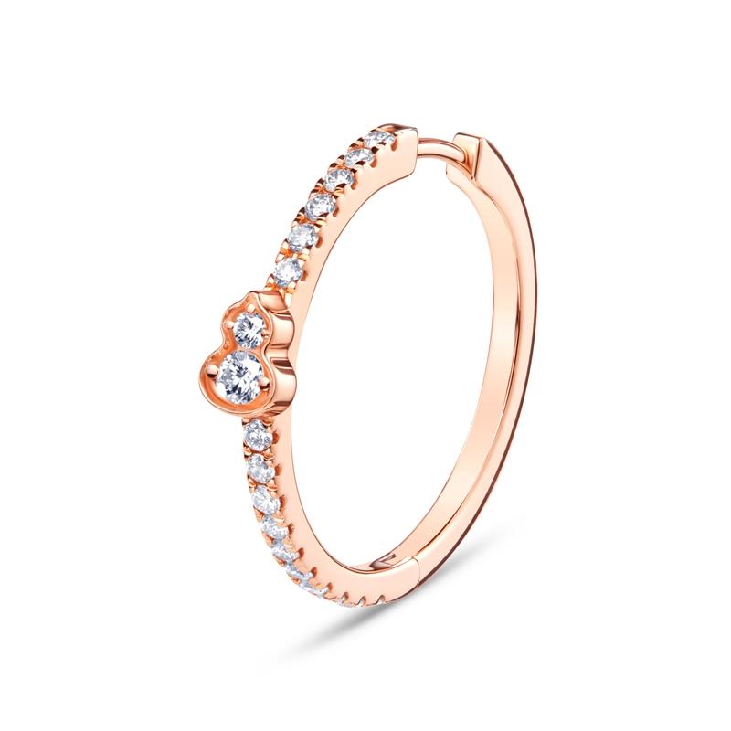 Wulu Mini 18K 玫瑰金鑲鑽圈形耳環，59,000元。（Qeelin提供）
