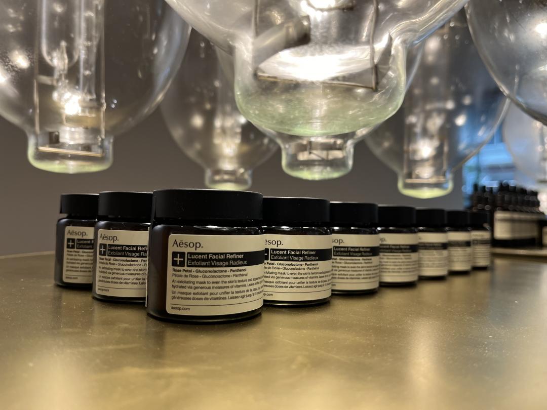 澄瑩亮采煥膚面膜60ml/2,750元。