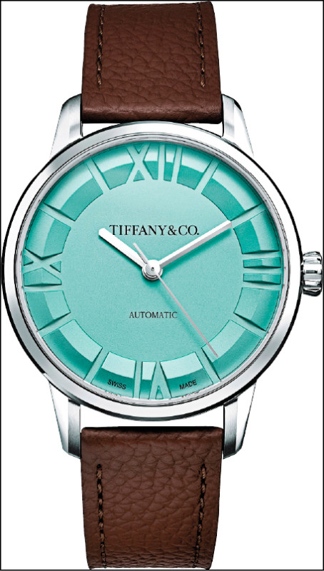 全新回歸的Tiffany Atlas® Tiffany Blue藍面精鋼腕錶，搭載自動上鍊機械機芯，錶徑38mm，搭配深棕色小牛皮錶帶，約161,000元。