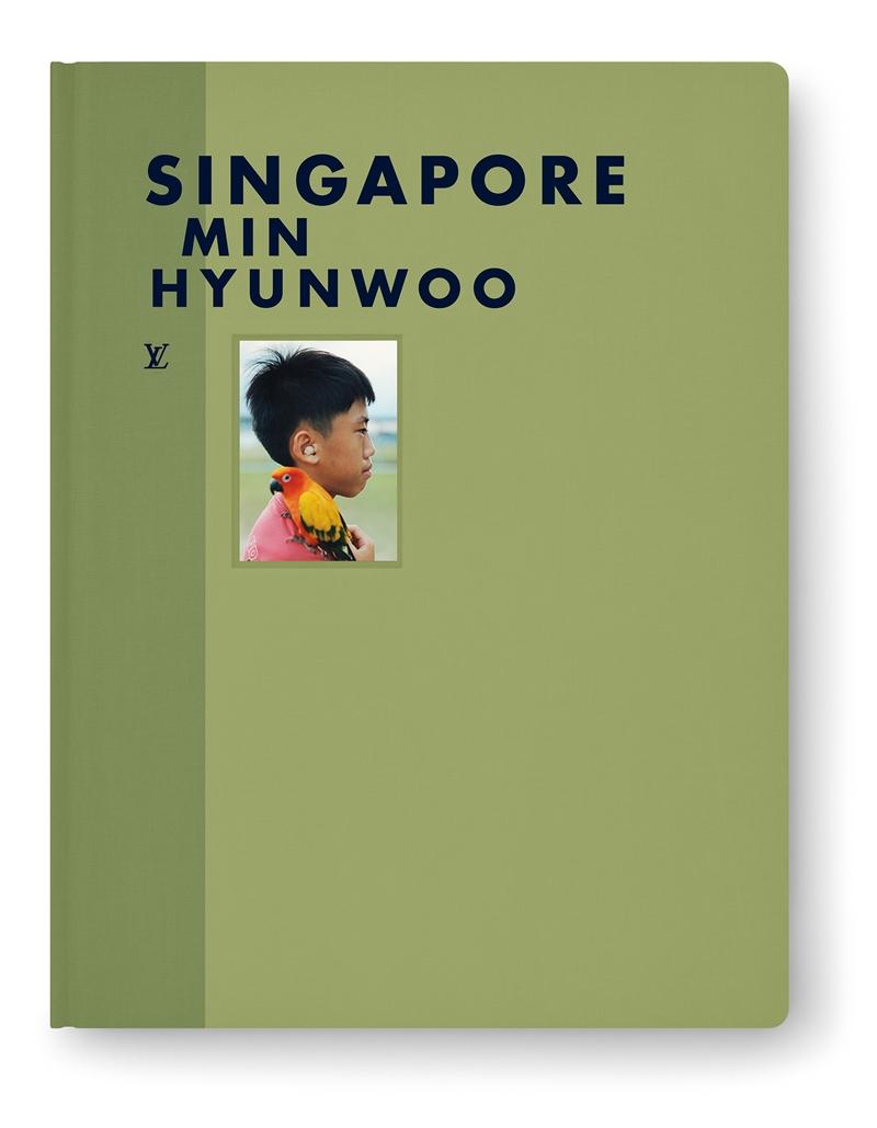 發行攝影書同時包括《Singapore 新加坡》。（Louis Vuitton提供）