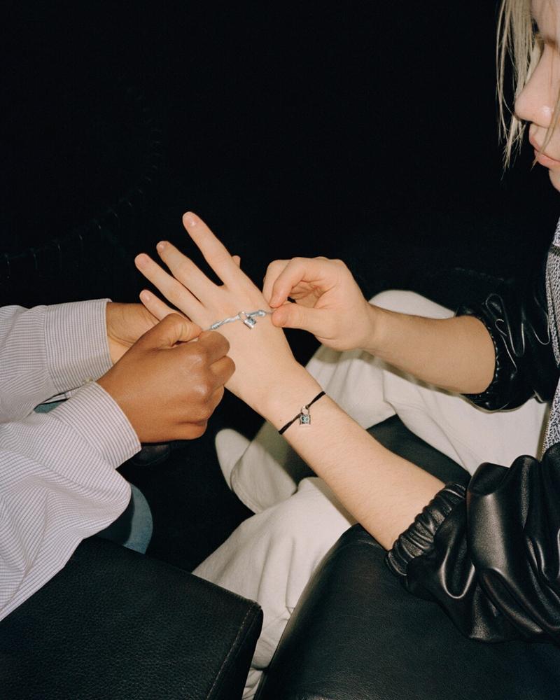 品牌大使、K-pop偶像Stray Kids成員Felix，參與最新Silver Lockit系列設計。（Louis Vuitton提供）