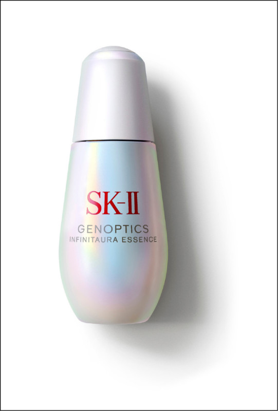 SK-II光蘊恆璨煥亮精華，30ml／4,990元，50ml／7,690元，75ml／10,590元，結合PITERA™與獨家恆璨光蘊複合精萃、菸鹼醯胺、日本雪蓮萃取及紅沒藥醇PRO，幫助膚況穩定。