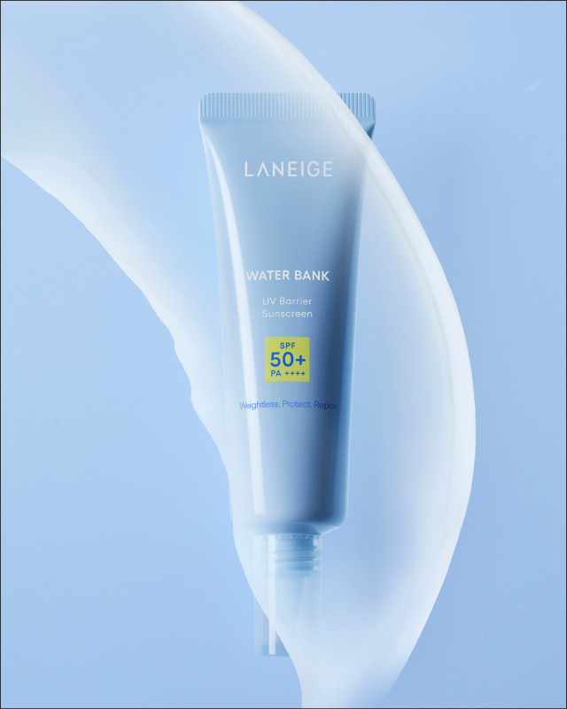 LANEIGE蘭芝 水酷修護防曬凝露 SPF50+ PA++++，50ml／850元，獨家超水感防曬科技，運用雙層水油微粒技術，將油溶性與水溶性防曬劑穩定融合，呈現水感凝露質地，如精華液般輕盈舒適無負擔。