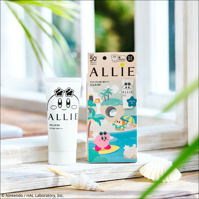 ALLIE 持采UV高效防曬水凝乳EXP限定設計款K SPF50+／PA++++，90g／850元，水感凝乳質地，延展性佳、好塗抹，均勻貼服肌膚，抗汗、抗水，且具抗摩擦不易脫落，臉部身體皆可用。2025年推出星之卡比聯名限定包裝。