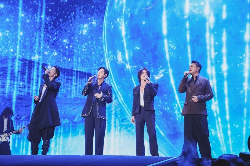 F4久違合體受邀擔任五月天演唱會壓軸嘉賓。（相信音樂提供）