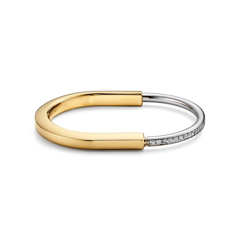 Tiffany Lock 18K黃金與白K金鑽石手環。（Tiffany & Co.提供）