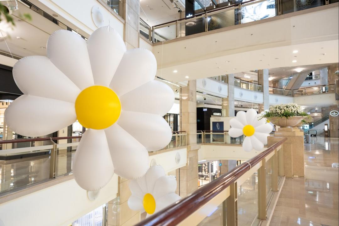 小雛菊點綴讓每個角落都超好拍。(台北101提供)