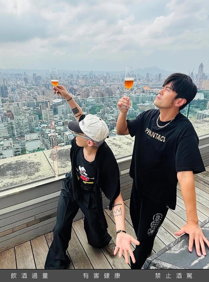 網友紛紛留言，希望兩人可以有夢幻聯動。(翻攝自IG@jaychou)