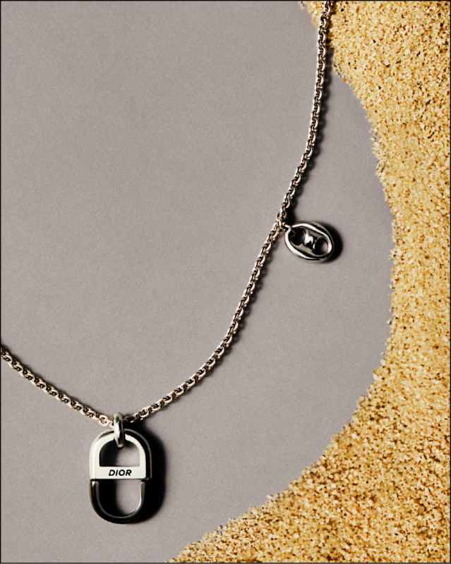 Dior 8項鍊，18,000元。