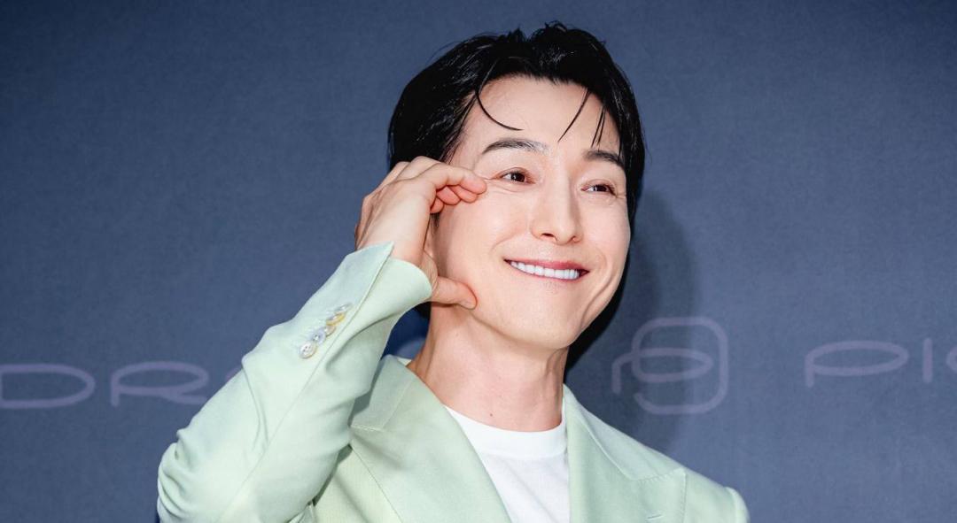 鄭星一以演員出道25年，但看起來似乎是I人，活動上不時流露害羞靦腆神情。（圖／記者王文麟攝）