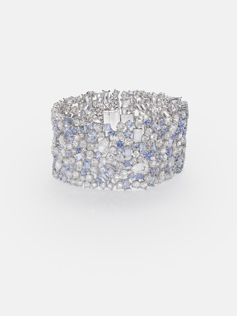 DAMIANI Ode all’Italia-Landscapes of the Soul系列Promessa Di Luna 18K白金藍色藍寶石鑽石手環，5,480,000元。（DAMIANI提供）