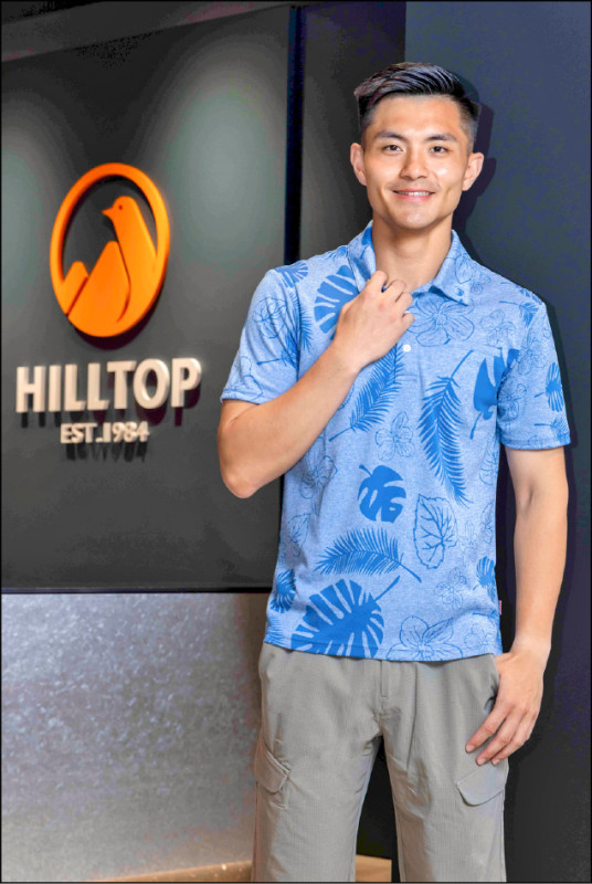 男裝抗UV吸濕快乾熱帶雨林緹花POLO衫，1,680元、防蚊彈性超撥水長褲4,180元。