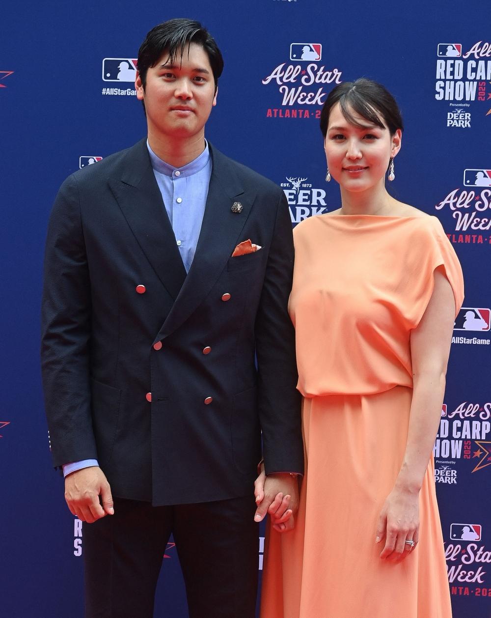 大谷翔平和田中真美子一起現身全明星賽紅毯。