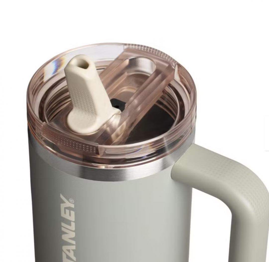 可拆洗吸管搭配旋鈕鎖緊防漏設計，方便攜帶。