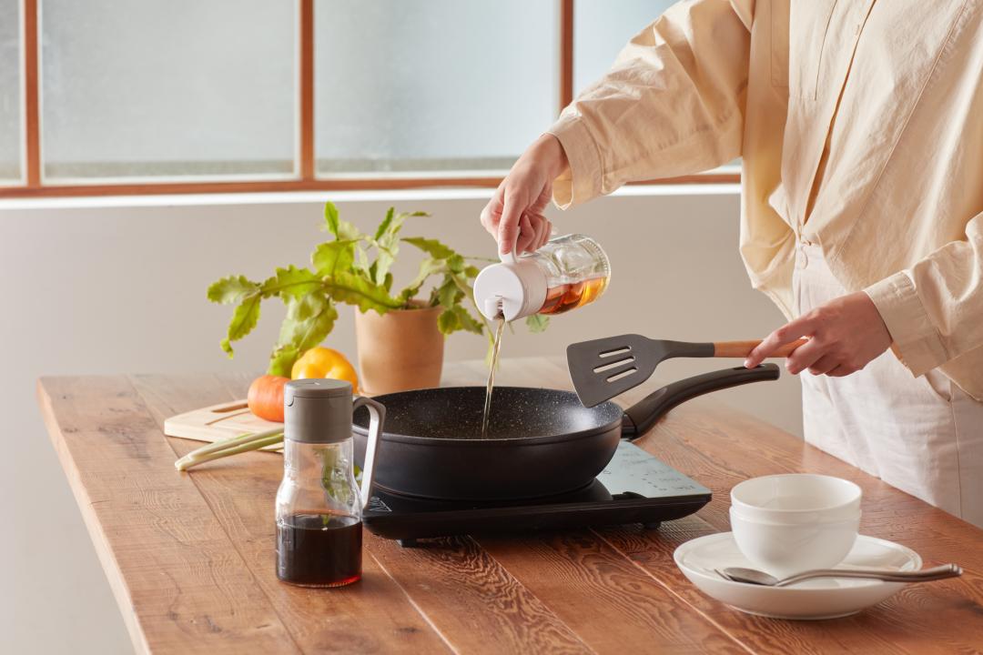 自動開啟玻璃可拆蓋油壺500ml，199元。