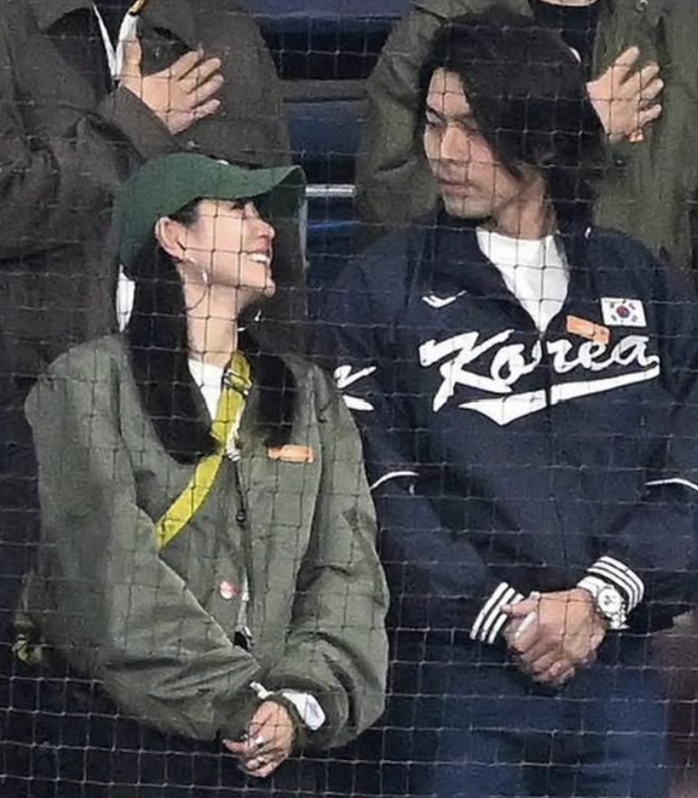玄彬比孫藝真小一歲，但孫藝真凍齡太厲害，玄彬反而像大叔。
