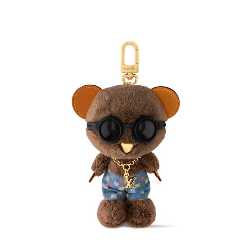 LV Louis Bear 包包吊飾，超級視覺，41,100元。（Louis Vuitton提供）
