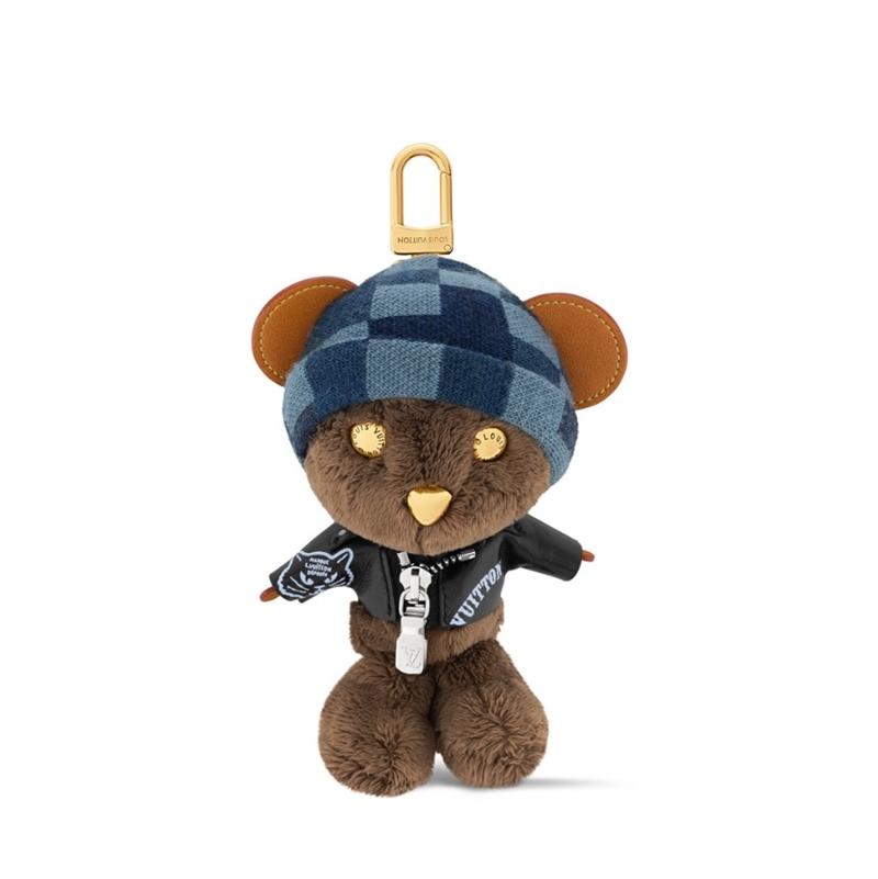 LV Louis Bear 包包吊飾，搖滾明星，41,100元。（Louis Vuitton提供）