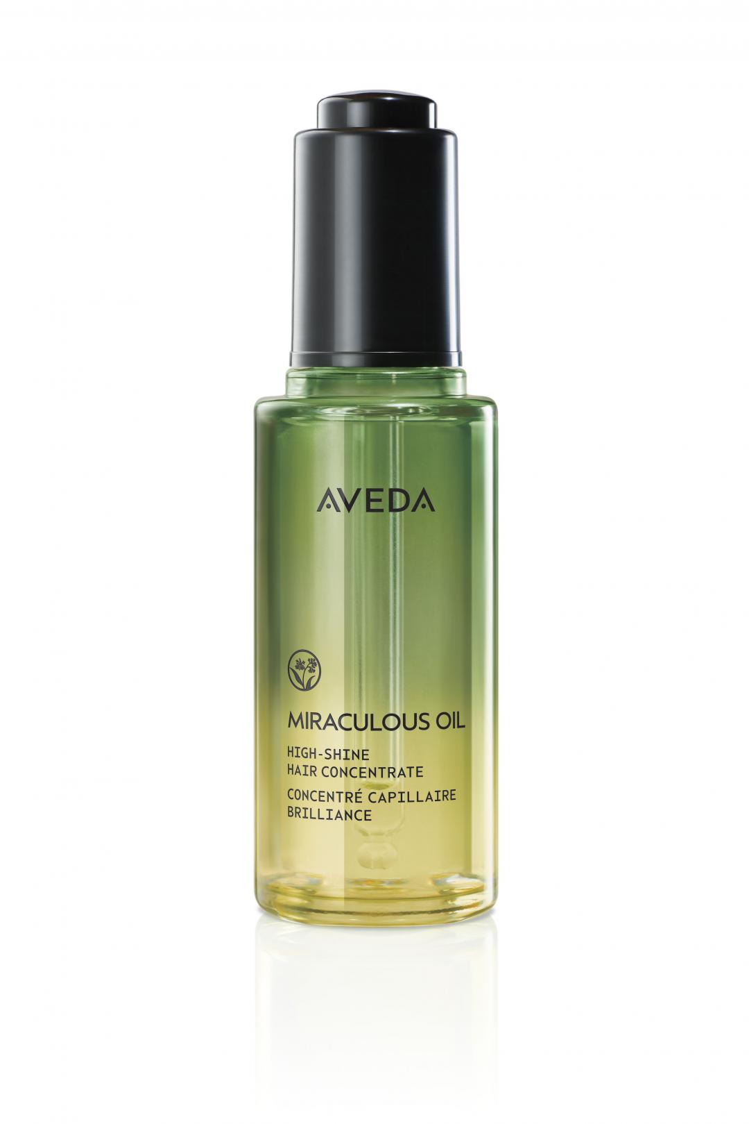 AVEDA純香奇蹟光澤護髮露50ml/1,680元，蘊含薺藍籽油發酵精華、山茶花籽油、有機大根籽油等，展現高效滲透力及清爽觸感，即便在濕熱環境下使用，也能維持秀髮絲滑輕盈。
