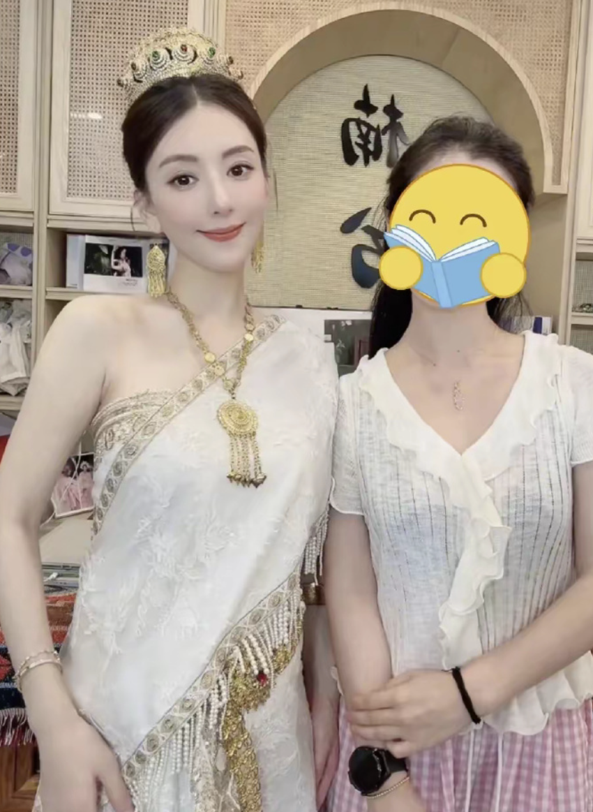 網友曬出和方媛的合照，零修圖也美翻。(翻攝自Weibo)