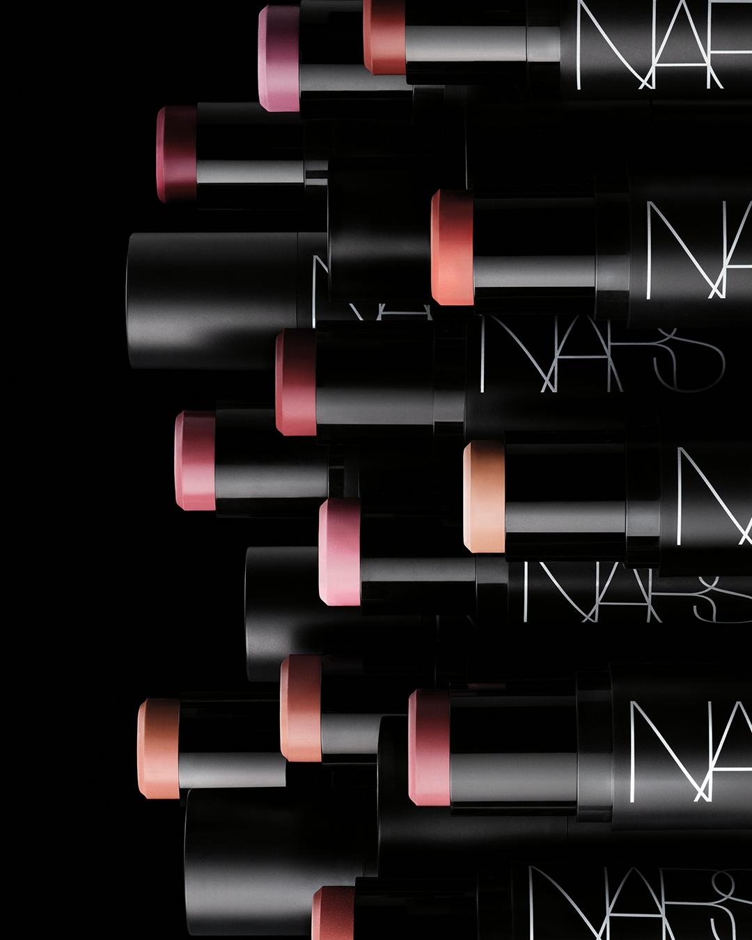 NARS高調炫色眼頰棒，共12色，1,350元。