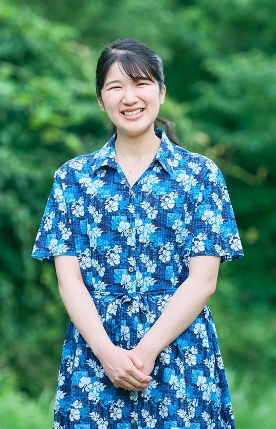 從學習院大學畢業的愛子，正式踏入職場，成為粉領族。
