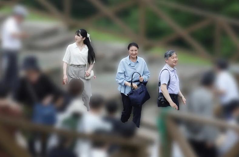 愛子公主訪問那須動物王國，當天她身穿日本國民平價品牌GU「鏤空針織領口Polo衫」特價不到台幣200元。(翻攝自《女性自身》網站)