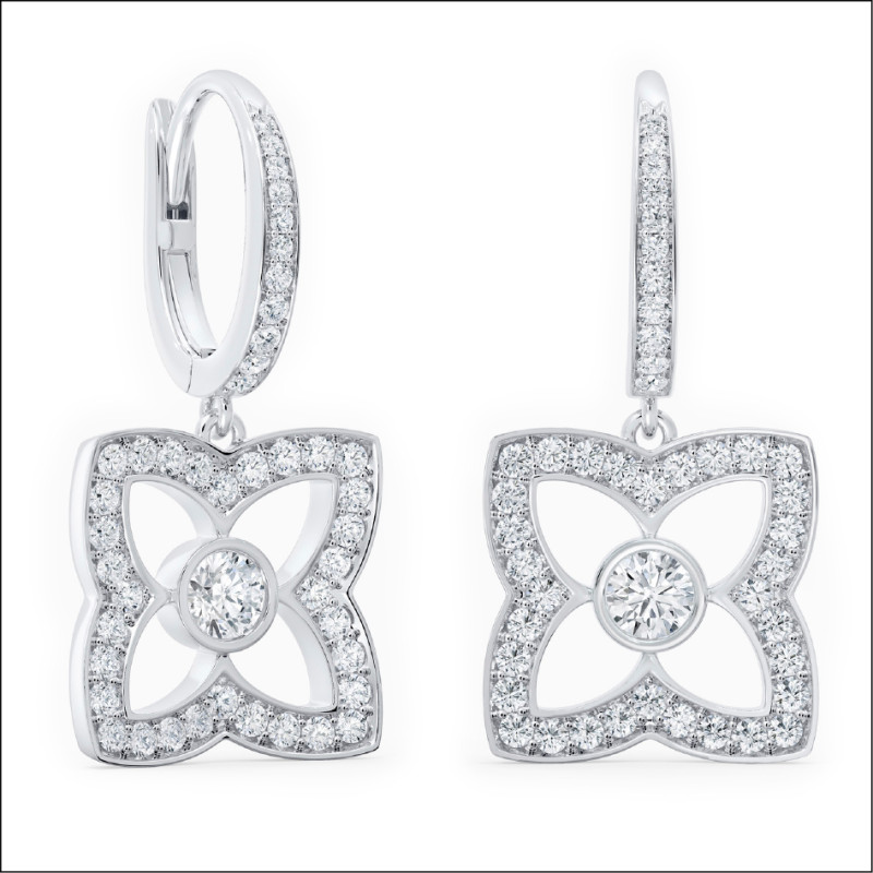 De Beers Enchanted Lotus Bloom 18K白金鑽石垂墜式耳環，193,000元。