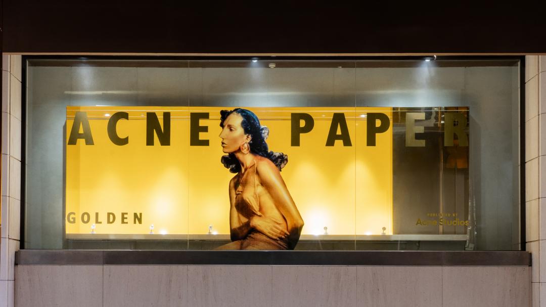歡慶《ACNE PAPER》創刊20週年，特別於信義區A4的ART HAUS打造獨家限定櫥窗。
