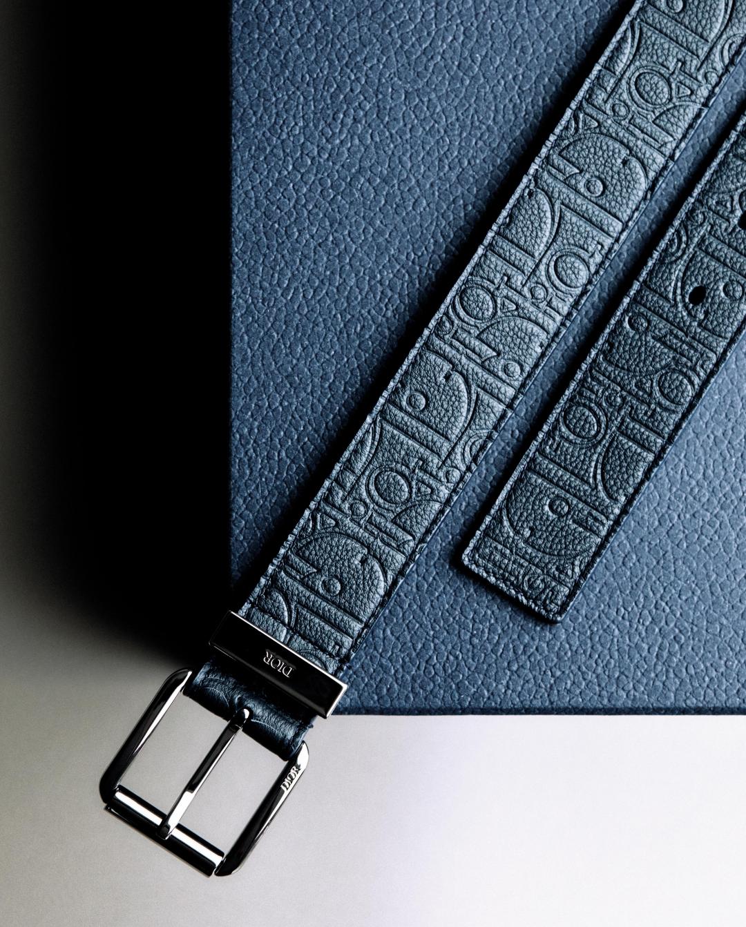 Dior Gravity海軍藍皮帶，22,000元。