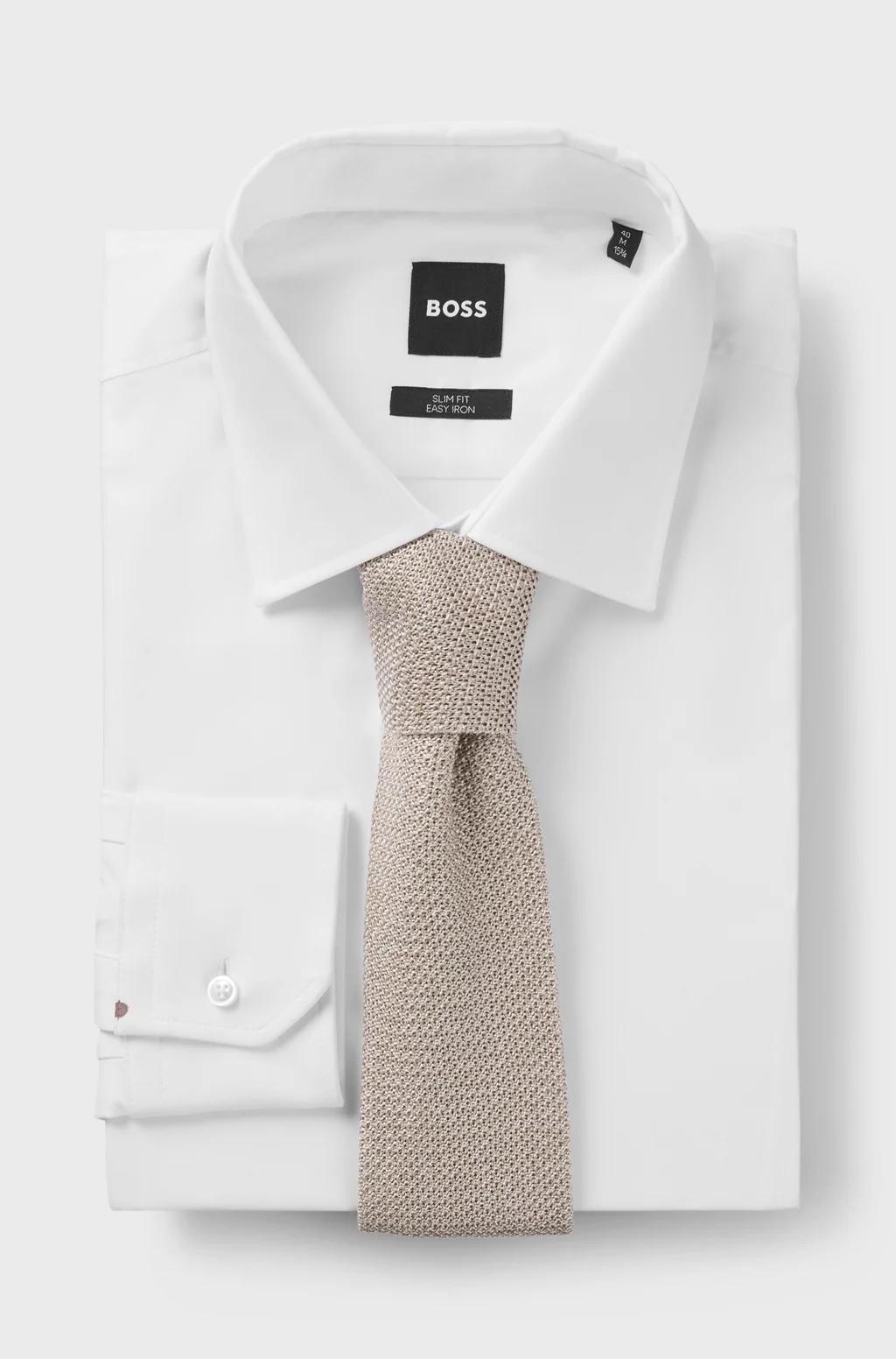 BECKHAM×BOSS淺駝色絲質針織領帶，8,900元。