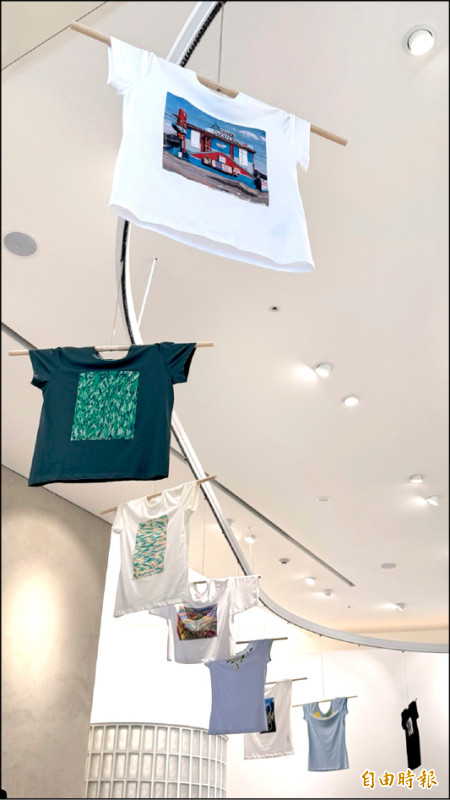 agnès b.「Artist Tee Exhibition藝術家T恤展」即日起至9月28日登場。（記者張妤瑄攝）