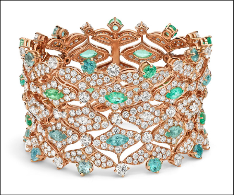 BVLGARI Mediterranea系列Paraiba Tourmaline Mosaic頂級玫瑰金帕拉伊巴碧璽與鑽石手環，總重約18.34克拉、36顆馬眼形切割帕拉伊巴碧璽，巧妙點綴猶如點點波光。