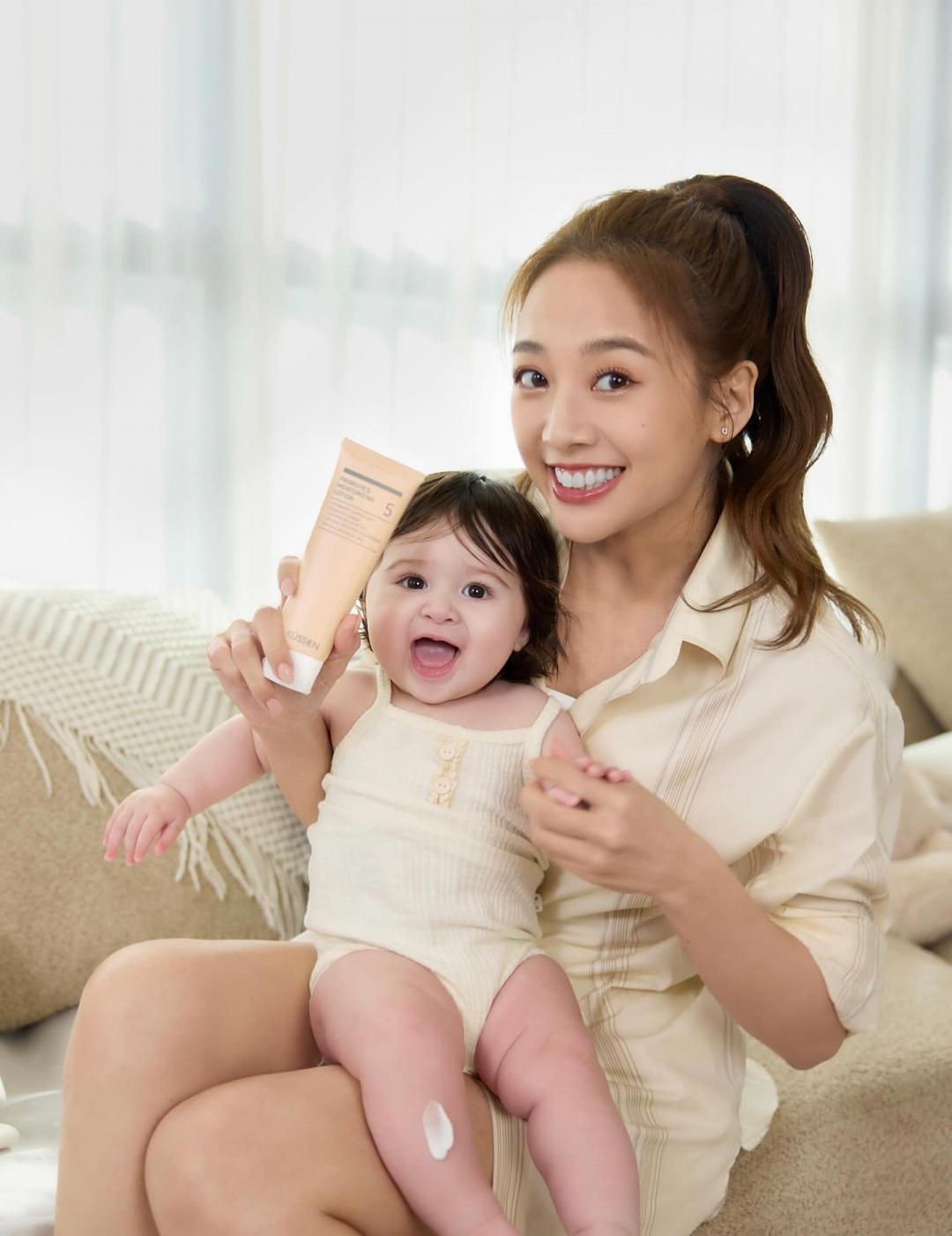鬼鬼有了女兒妹子後笑容更多了。